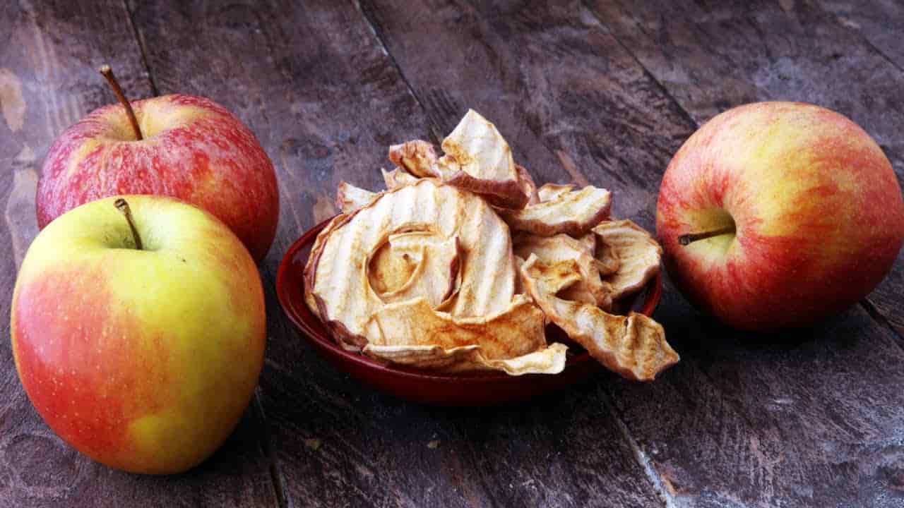 تصویر 4 از میوه خشک میکس متنوع شامل سیب و پرتقال و کیوی